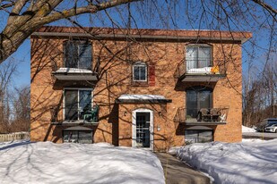 2285 Vallières Rue in Laval, QC - Building Photo