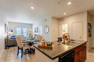 Lincoln Place in Loveland, CO - Building Photo - Interior Photo