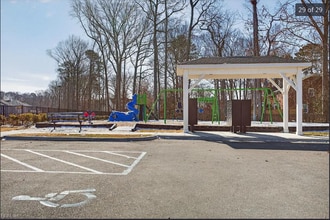 145 Big Wds Dr in Poquoson, VA - Foto de edificio - Building Photo