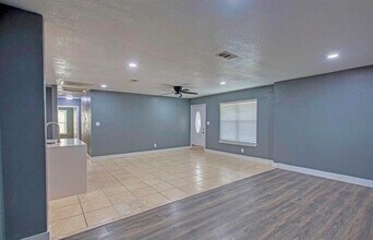 307 Dee Ln in Arlington, TX - Foto de edificio - Building Photo