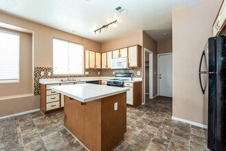 8813 Iron Hitch Ave in Las Vegas, NV - Building Photo - Building Photo