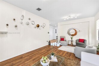 639 NE 193rd St in Miami, FL - Building Photo - Building Photo