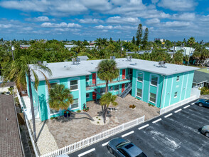 555 69th Ave in St Pete Beach, FL - Building Photo - Building Photo