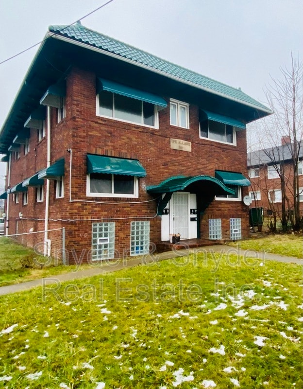 property at 884 Copley Rd