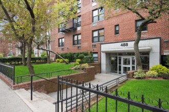 488 Ocean Pkwy in Brooklyn, NY - Building Photo - Building Photo
