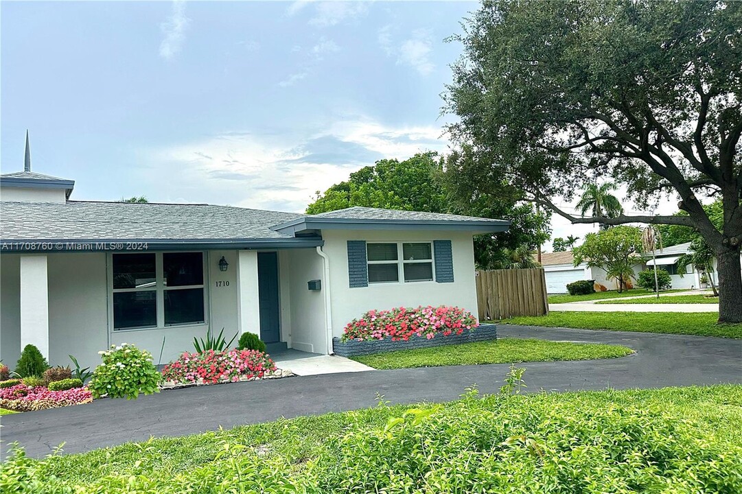 1710 NE 45th St in Oakland Park, FL - Building Photo