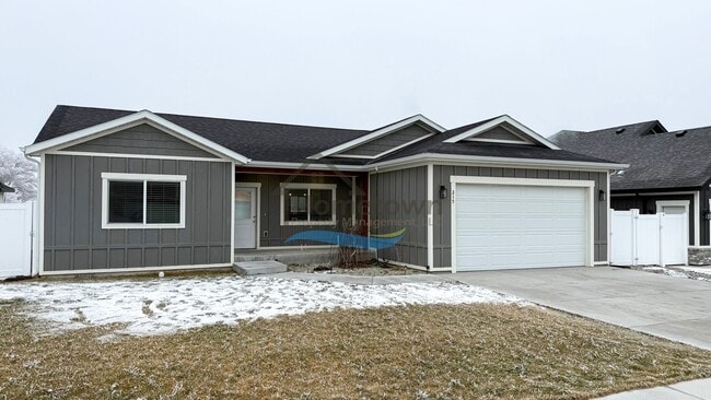 property at 215 S Hls St