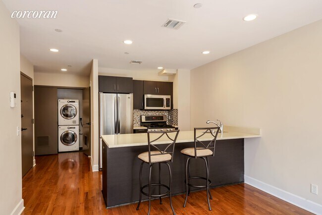 185 York St-Unit -: 5B in Brooklyn, NY - Building Photo - Building Photo