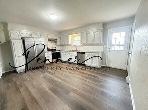 1715 E T C Lea Rd in Independence, MO - Building Photo - Building Photo