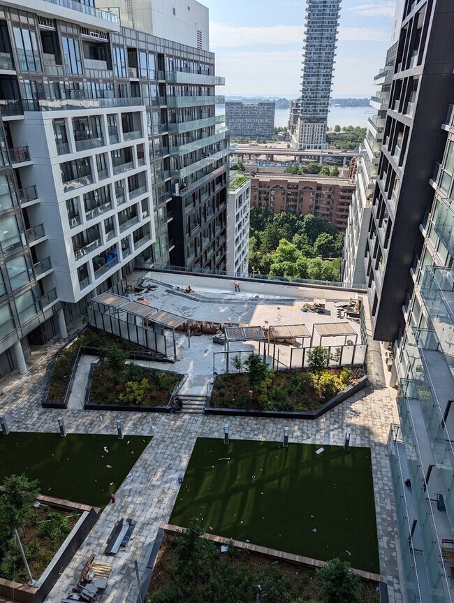 177 Front St E in Toronto, ON - Building Photo - Building Photo