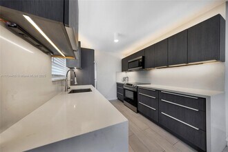 709 NE 22nd Dr in Wilton Manors, FL - Building Photo - Building Photo