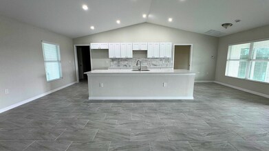 3200 NW 4th Pl in Cape Coral, FL - Building Photo - Building Photo