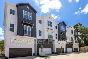 2828 Versailles Oak Ln in Houston, TX - Building Photo