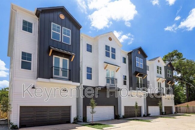property at 2828 Versailles Oak Ln