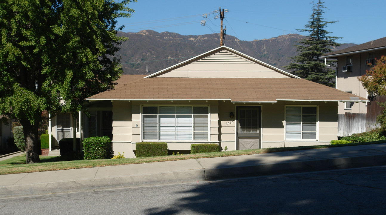 3615 Valihi Way in Glendale, CA - Foto de edificio