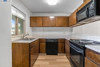 1115 Camino Del Valle in Alameda, CA - Building Photo - Building Photo