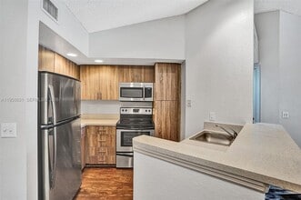 437 Vista Isles Dr in Plantation, FL - Building Photo - Building Photo