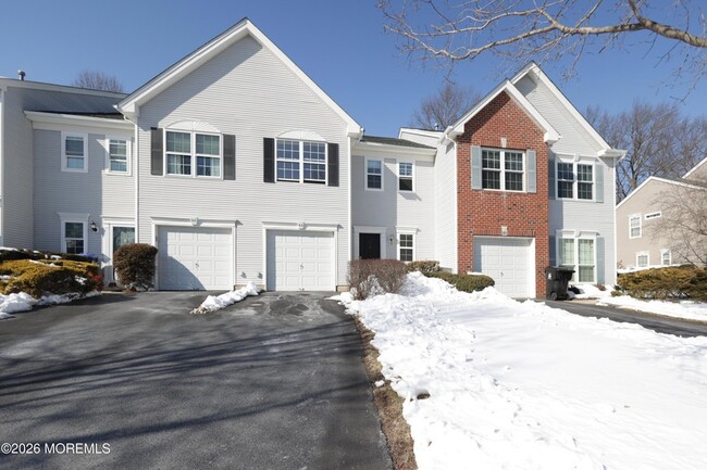 42 Pennsbury Way in East Brunswick, NJ - Building Photo - Building Photo