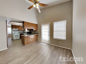 528 Dutchman Ave in Henderson, NV - Building Photo - Building Photo