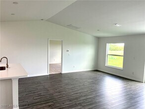 4303 NE 12th Ct in Cape Coral, FL - Building Photo - Building Photo