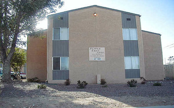 Pepper Tree Apartments in Tucson, AZ - Building Photo - Building Photo