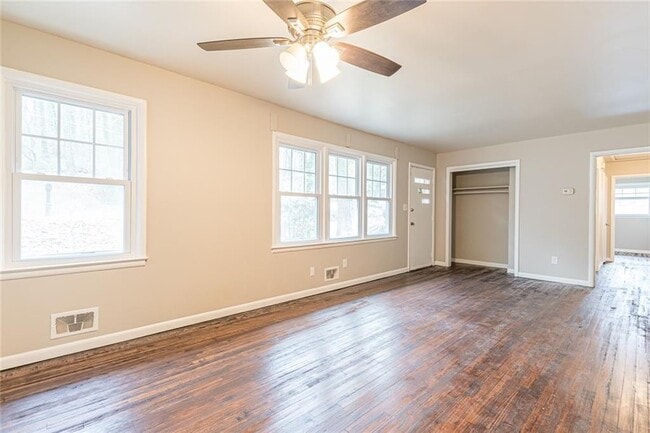 149 Meadow Park Ln SW in Atlanta, GA - Building Photo - Building Photo