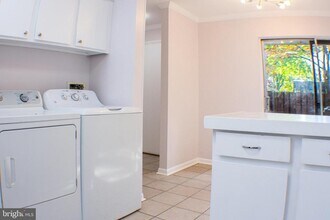 2208 Southgate Square in Reston, VA - Building Photo - Building Photo