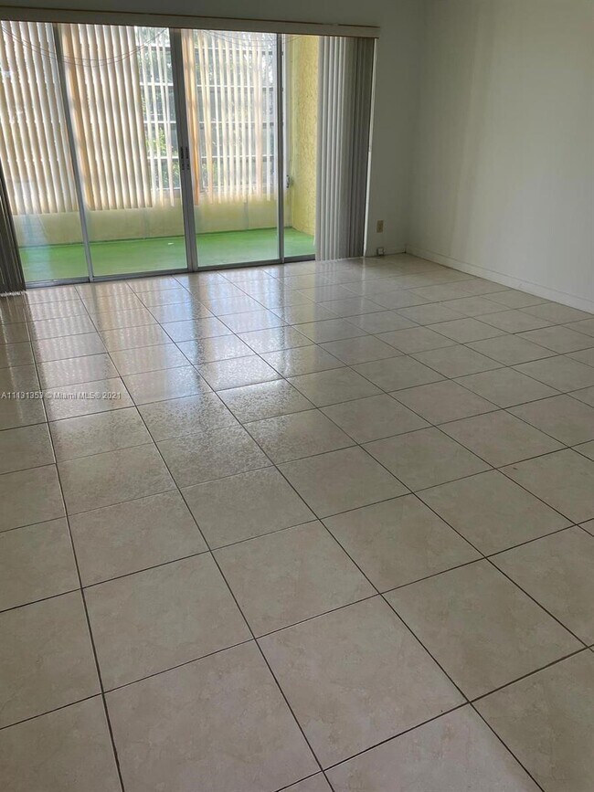 225 Bonnie Blvd-Unit -306 in Palm Springs, FL - Building Photo - Building Photo