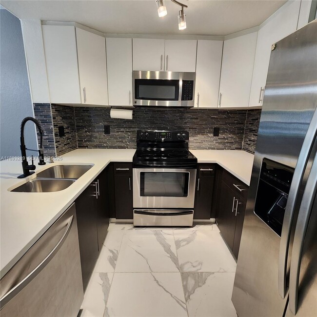 property at 2941 Riverside Dr