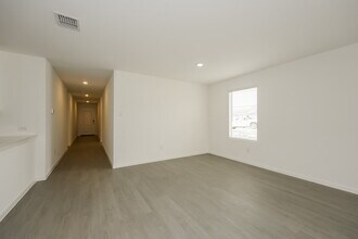 2201 La Vis Ln, Unit 113 in Fort Worth, TX - Foto de edificio - Building Photo