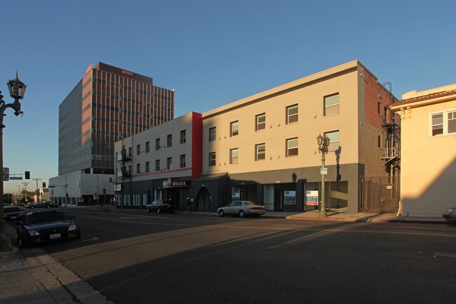 Sunset Wilcox Building in Hollywood, CA - Foto de edificio - Building Photo