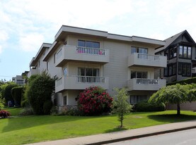 1725 Arbutus St in Vancouver, BC - Building Photo