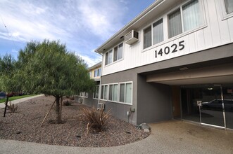 14025 in Sherman Oaks, CA - Building Photo - Interior Photo