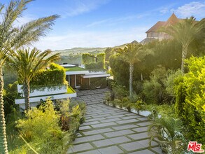 1033 Somera Rd in Los Angeles, CA - Building Photo - Building Photo