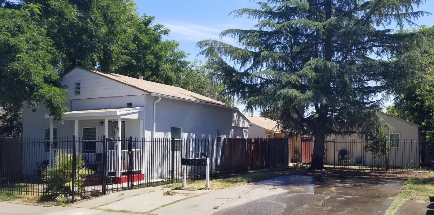 4861 Martin Luther King Jr Blvd in Sacramento, CA - Building Photo