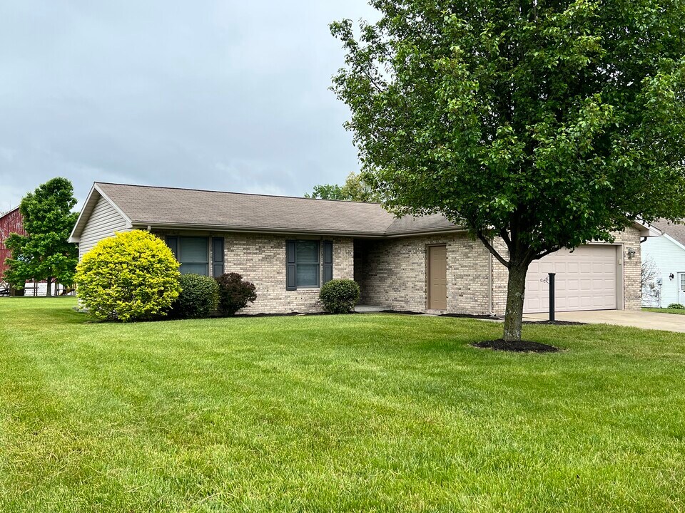 47 Country Manor Blvd in Madison, IN - Building Photo