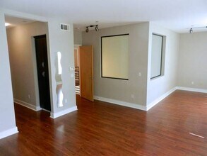 395 E 4th St, Unit 49 in Long Beach, CA - Building Photo - Building Photo