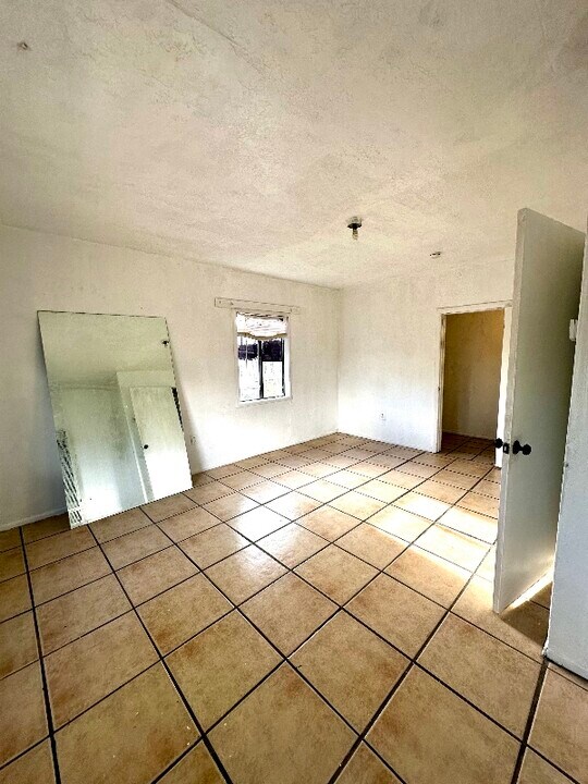 1711 1/2 Agua Fria St in Santa Fe, NM - Building Photo