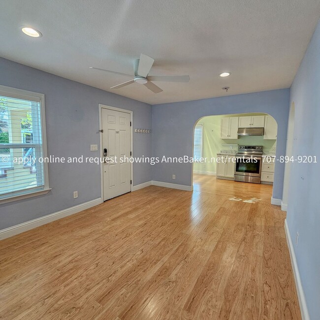 206 E 1st St in Cloverdale, CA - Building Photo - Building Photo