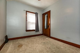 1810 Loras Blvd in Dubuque, IA - Building Photo - Building Photo