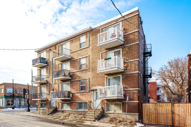205 Saint-Jacques St in Lachine, QC - Building Photo - Primary Photo