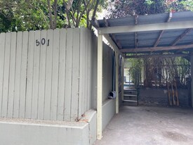 501 S Church Ln in Los Angeles, CA - Building Photo