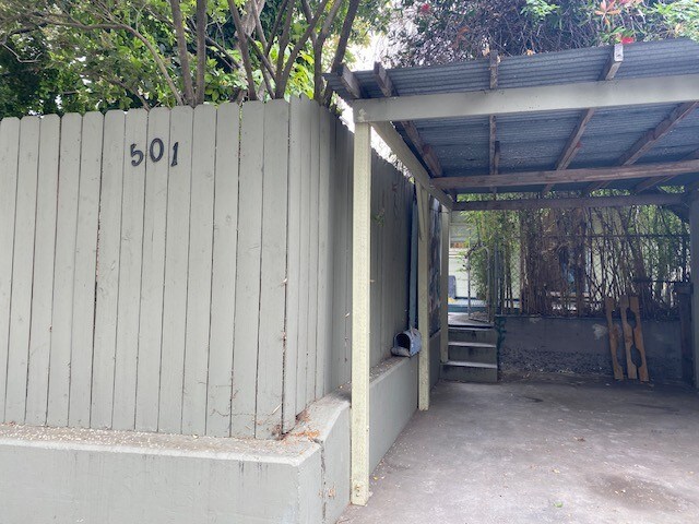 501 S Church Ln in Los Angeles, CA - Foto de edificio