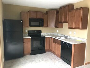 18 Sarpy Rd in Belleville, IL - Building Photo - Building Photo