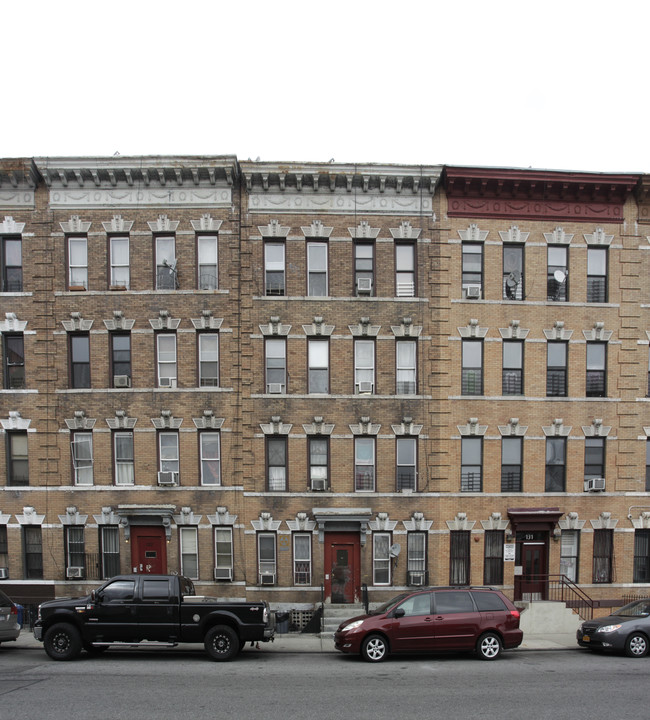 129 Thames St in Brooklyn, NY - Building Photo - Building Photo