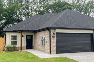 Farmington Hills Duplexes in Farmington, AR - Foto de edificio - Building Photo