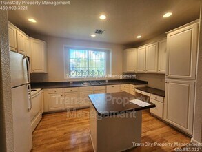 4465 E Paradise Vlg Pkwy S in Phoenix, AZ - Building Photo - Building Photo