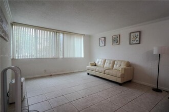 9125 SW 77th Ave in Miami, FL - Building Photo - Building Photo