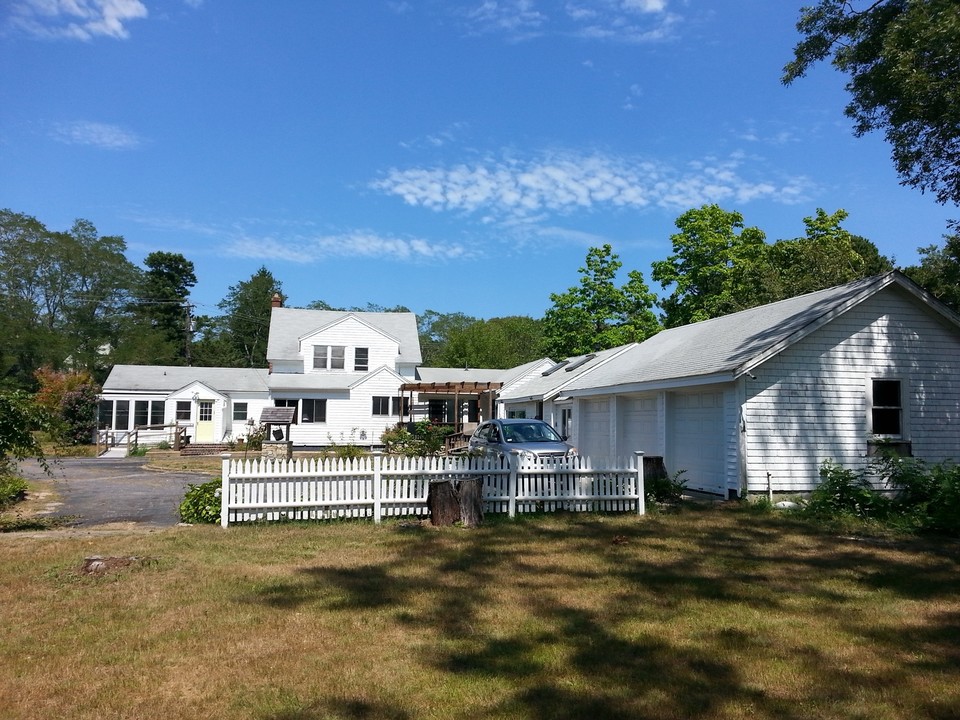 90-100 Railroad Ave in Eastham, MA - Foto de edificio