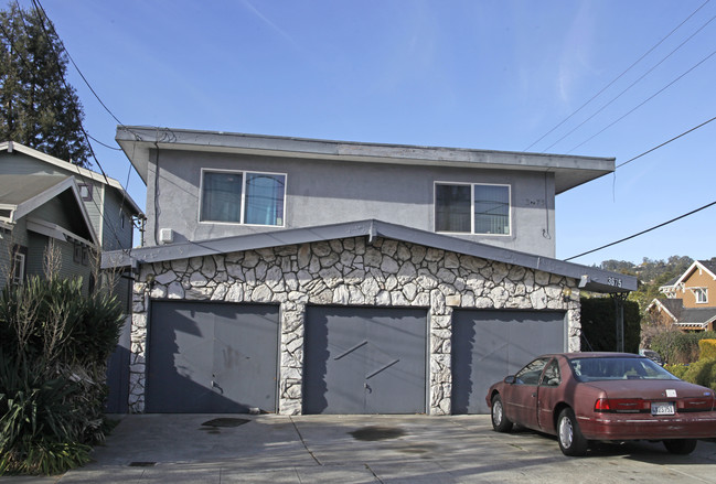 3675 Midvale Ave in Oakland, CA - Building Photo - Building Photo